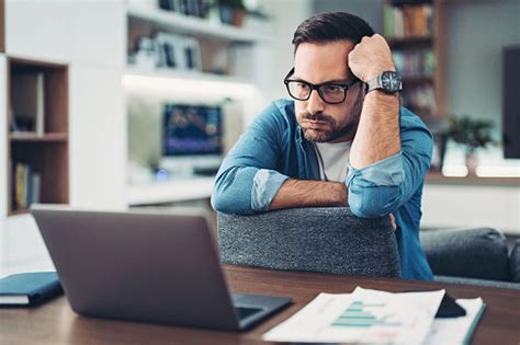 Man sparks debate after mother calls him ‘lazy’ for not having a job.